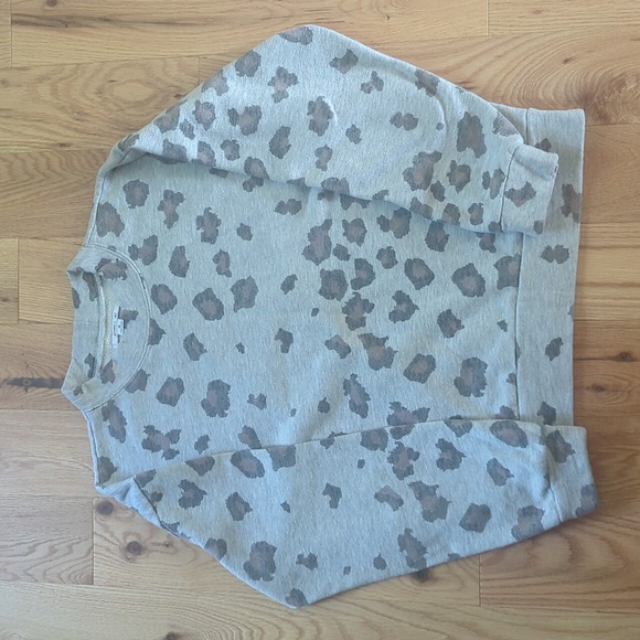 O'Neil. 'Novie' Lepoard Fleece Sweater. Size Medium. - Picture 6 of 13